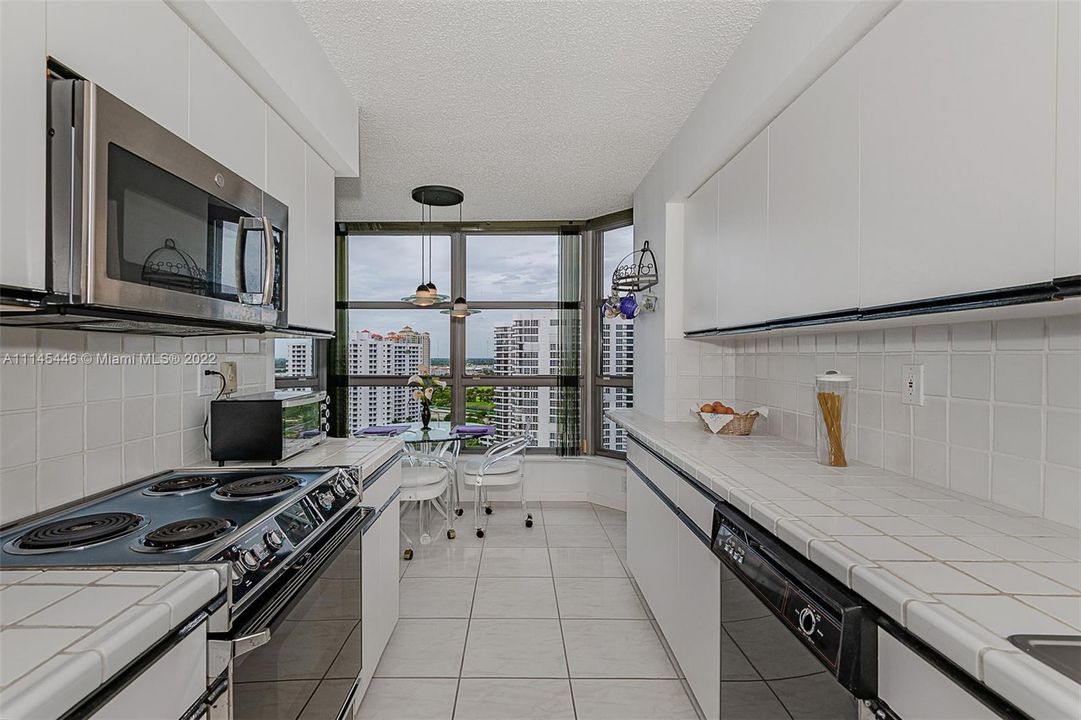 Recently Sold: $480,000 (2 beds, 2 baths, 1361 Square Feet)
