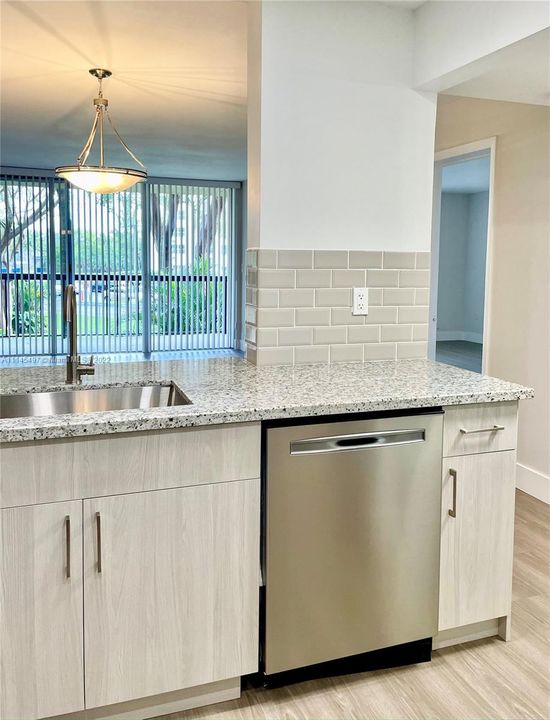 Recently Rented: $1,600 (1 beds, 1 baths, 787 Square Feet)