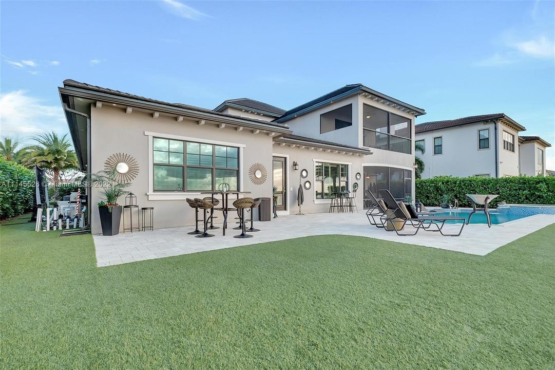 Recently Sold: $2,299,000 (6 beds, 4 baths, 5351 Square Feet)