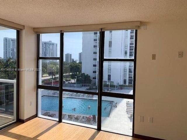 Recently Sold: $349,000 (2 beds, 2 baths, 1143 Square Feet)