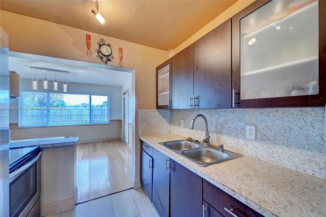 Vendido Recientemente: $435,000 (3 camas, 2 baños, 0 Pies cuadrados)