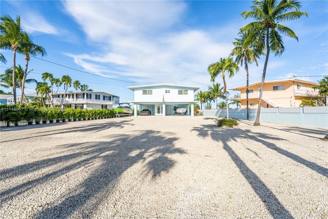 Recently Sold: $2,499,000 (3 beds, 3 baths, 1332 Square Feet)