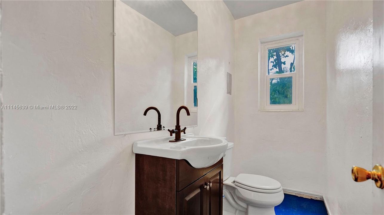 最近售出: $669,000 (3 贝兹, 1 浴室, 1319 平方英尺)