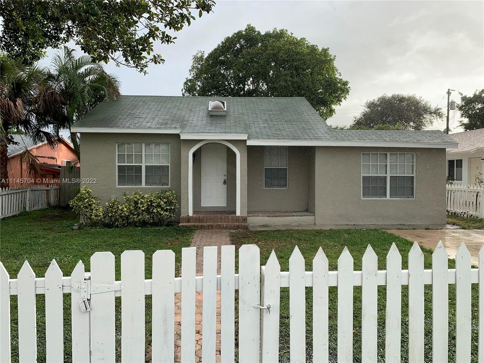 Recently Rented: $2,550 (3 beds, 2 baths, 970 Square Feet)