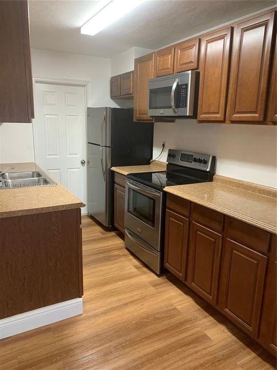 Recently Rented: $2,550 (3 beds, 2 baths, 970 Square Feet)