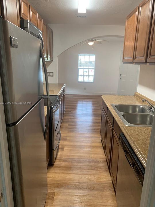 Recently Rented: $2,550 (3 beds, 2 baths, 970 Square Feet)