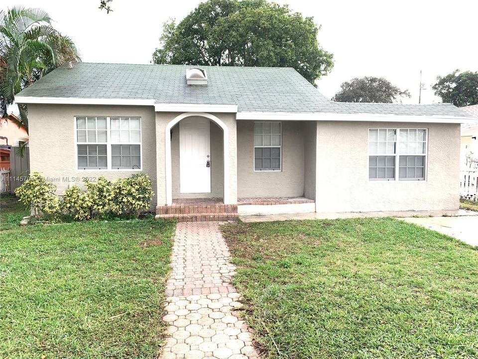 Recently Rented: $2,550 (3 beds, 2 baths, 970 Square Feet)