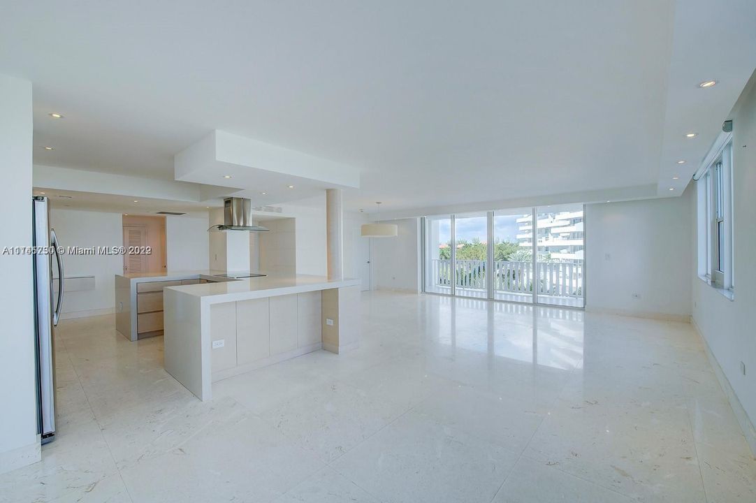 Recently Sold: $1,185,000 (2 beds, 2 baths, 1350 Square Feet)