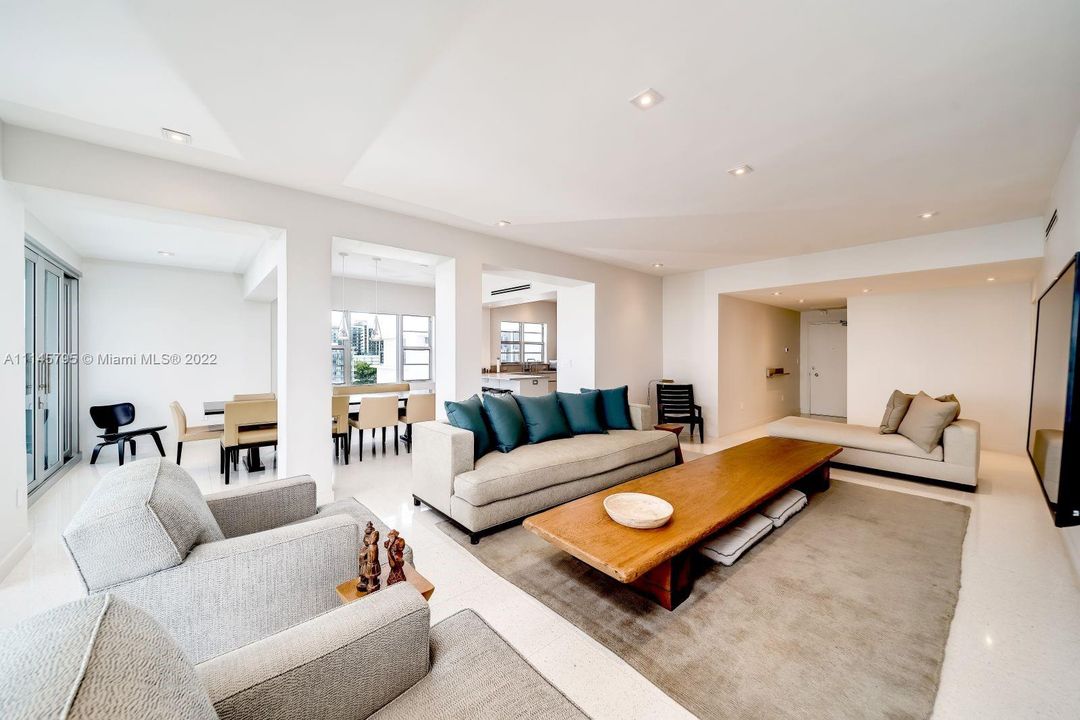 Recently Sold: $2,000,000 (2 beds, 2 baths, 1932 Square Feet)