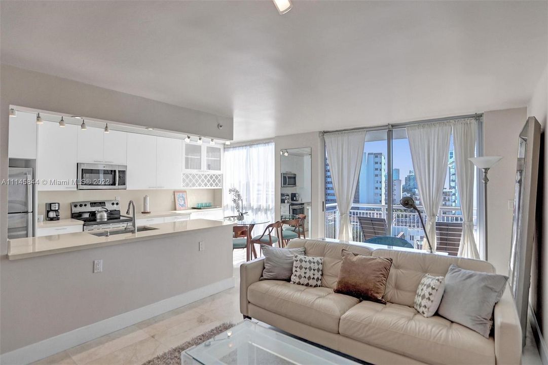 Recently Sold: $450,000 (1 beds, 2 baths, 820 Square Feet)