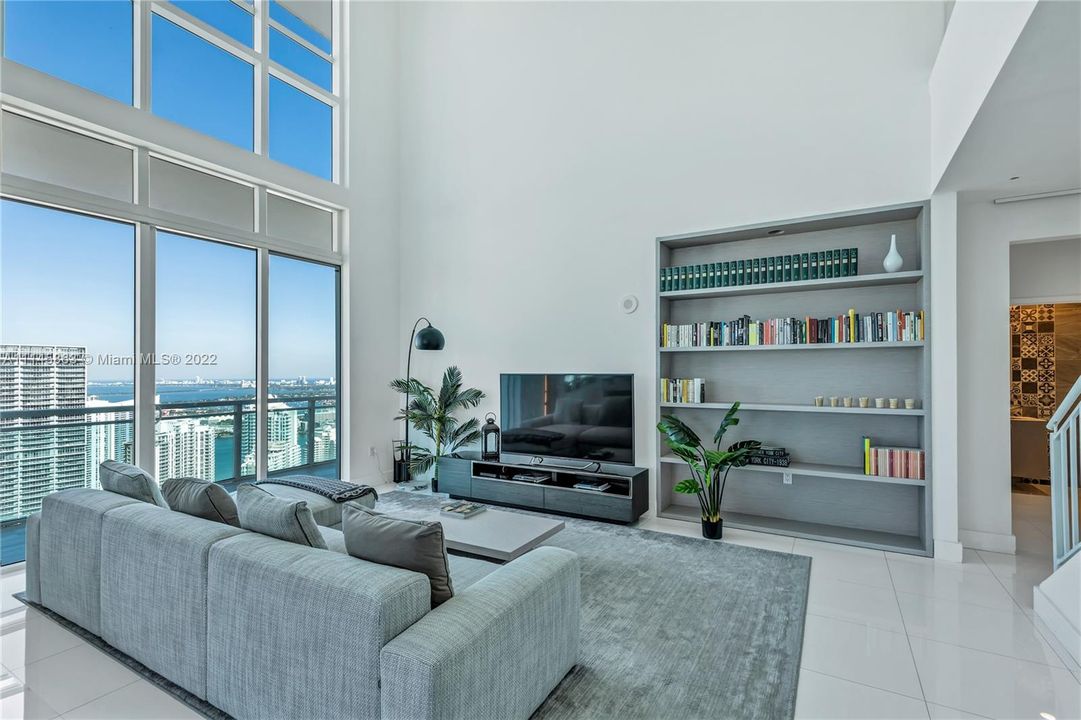 Recently Sold: $1,699,000 (3 beds, 3 baths, 1926 Square Feet)