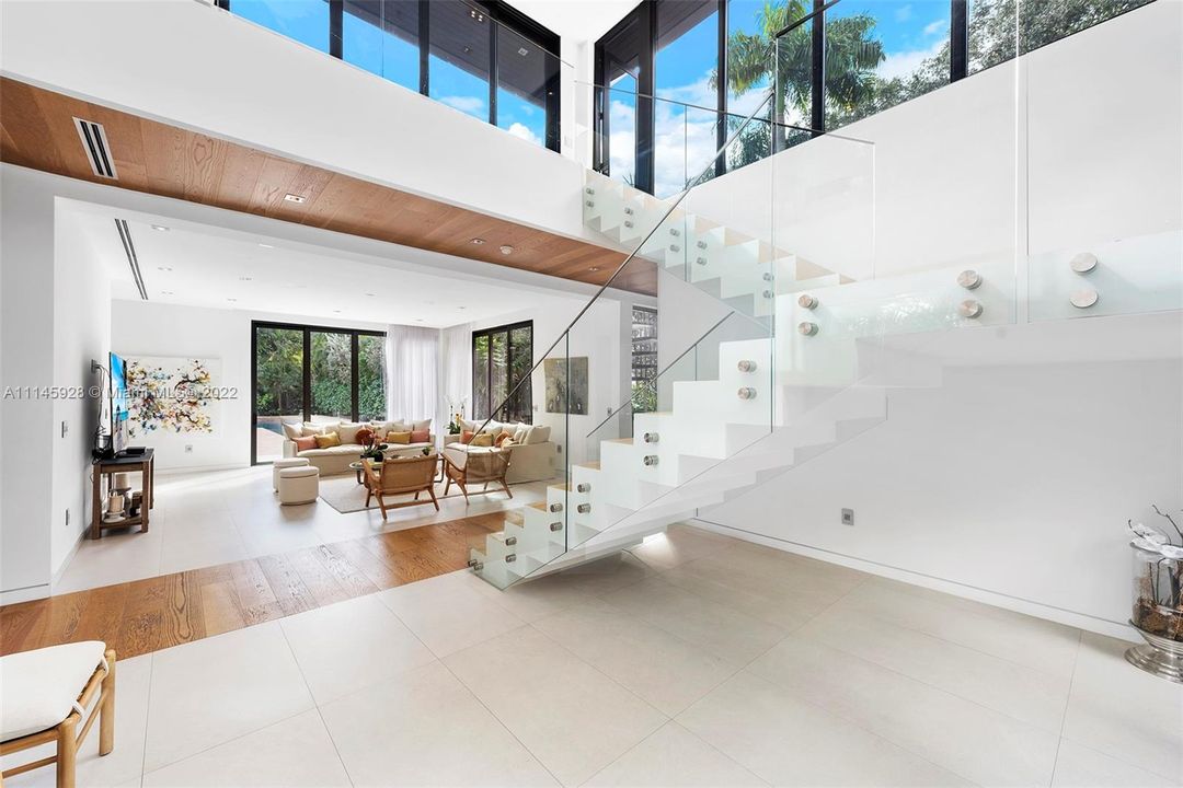 Recently Sold: $7,999,000 (6 beds, 6 baths, 6085 Square Feet)