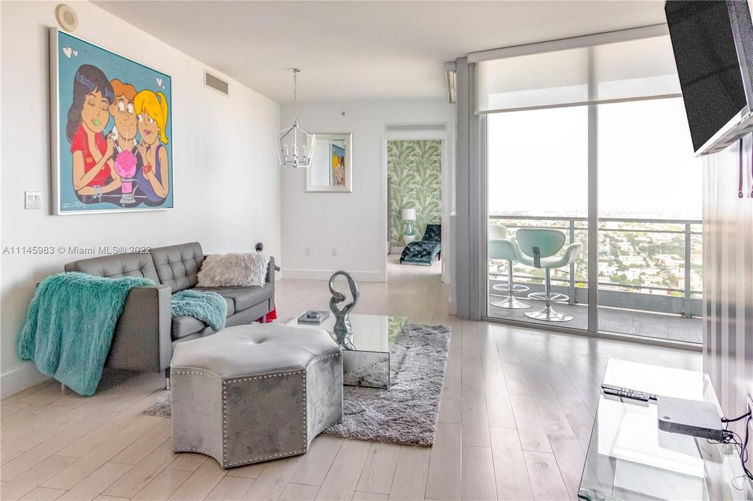 Recently Sold: $495,000 (2 beds, 2 baths, 930 Square Feet)