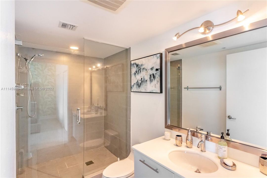 Recently Sold: $495,000 (2 beds, 2 baths, 930 Square Feet)