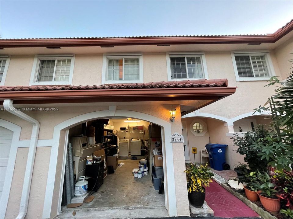 Recently Sold: $385,000 (3 beds, 2 baths, 1374 Square Feet)