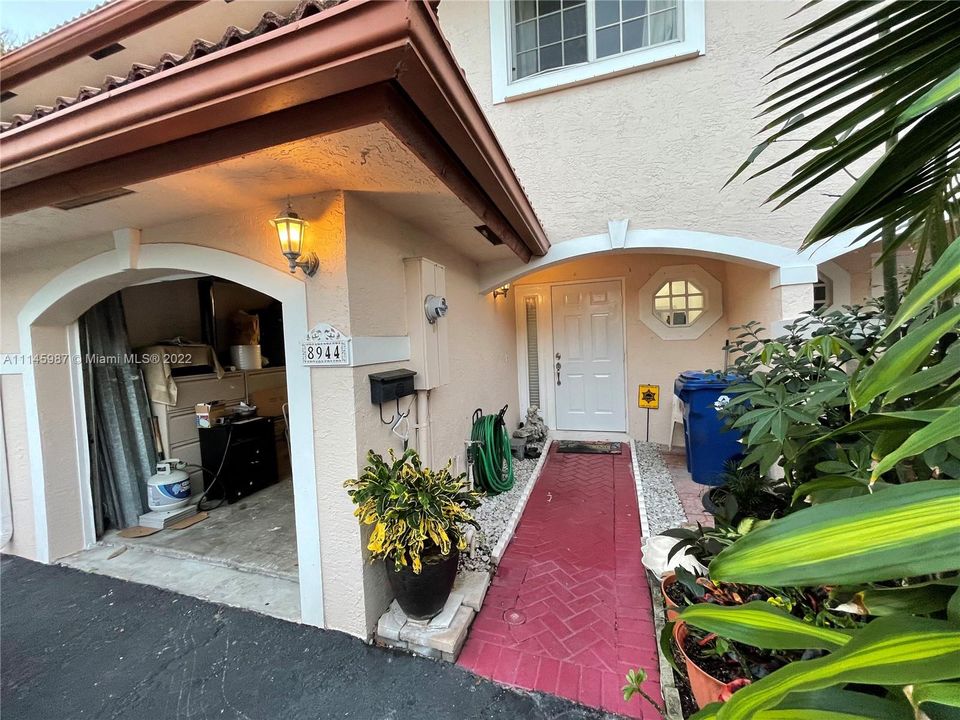 Recently Sold: $385,000 (3 beds, 2 baths, 1374 Square Feet)