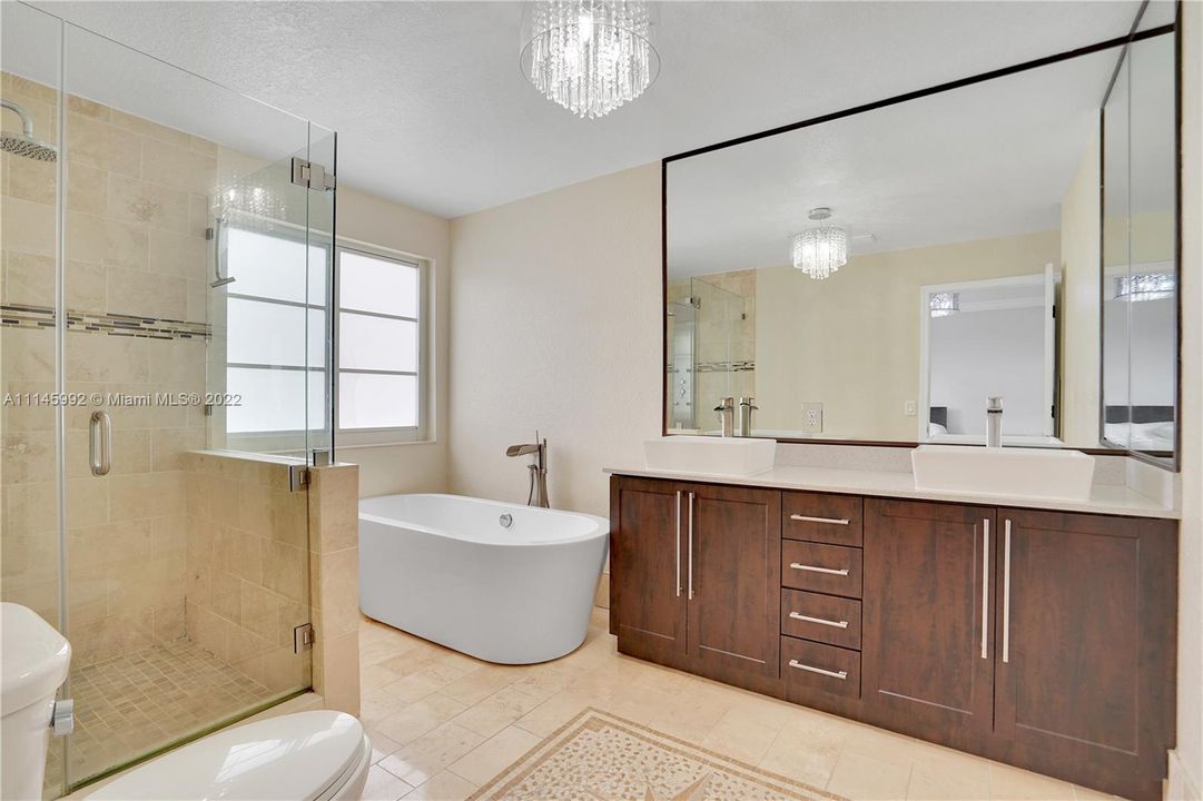 最近售出: $609,000 (4 贝兹, 2 浴室, 2608 平方英尺)