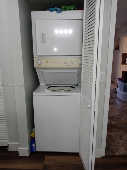 Recently Rented: $1,400 (1 beds, 1 baths, 981 Square Feet)