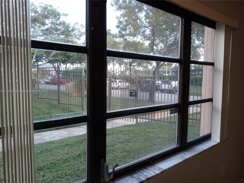 Recently Rented: $1,400 (1 beds, 1 baths, 981 Square Feet)