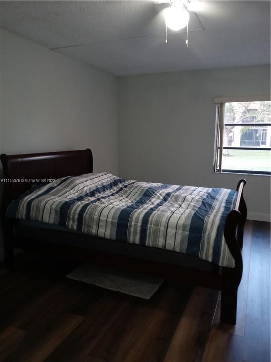 Recently Rented: $1,400 (1 beds, 1 baths, 981 Square Feet)