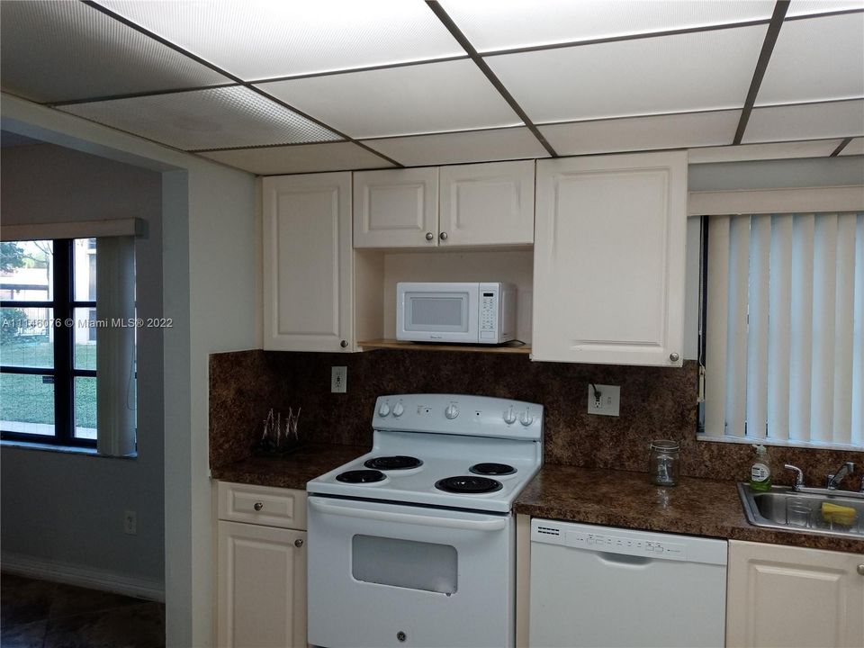 Recently Rented: $1,400 (1 beds, 1 baths, 981 Square Feet)