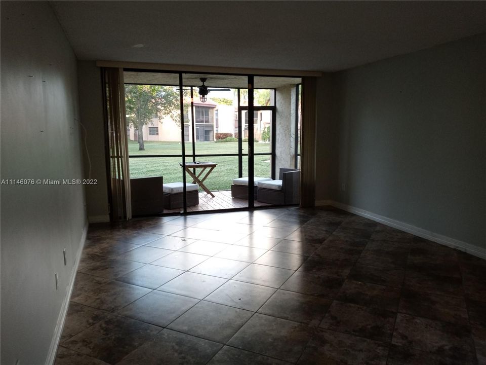 Recently Rented: $1,400 (1 beds, 1 baths, 981 Square Feet)