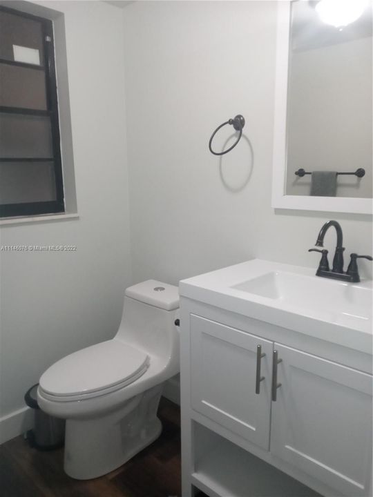 Recently Rented: $1,400 (1 beds, 1 baths, 981 Square Feet)