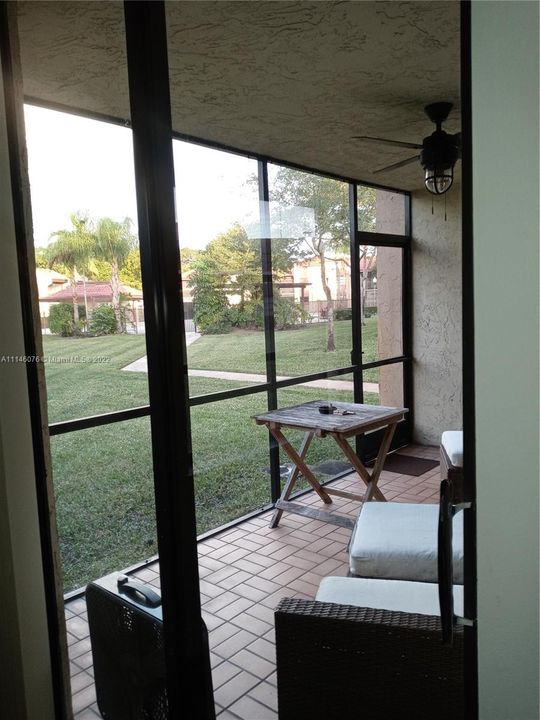 Recently Rented: $1,400 (1 beds, 1 baths, 981 Square Feet)