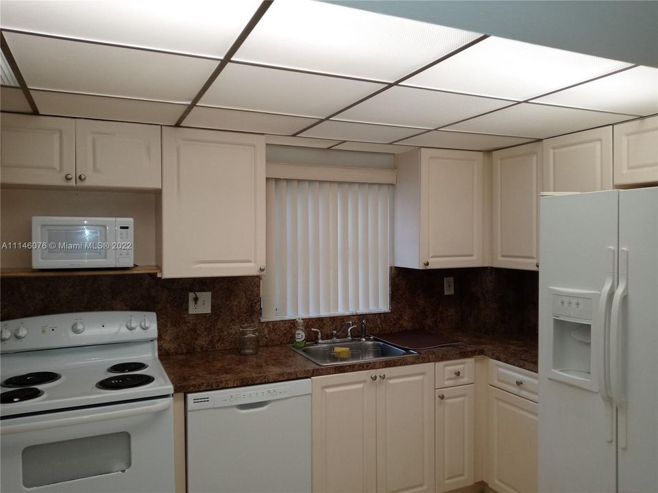 Recently Rented: $1,400 (1 beds, 1 baths, 981 Square Feet)