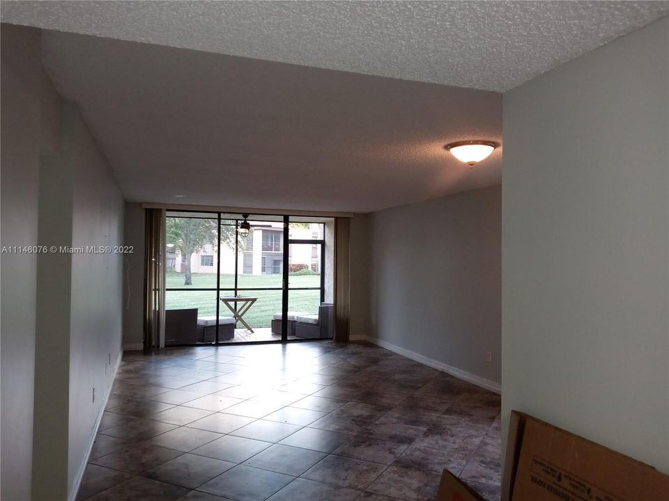 Recently Rented: $1,400 (1 beds, 1 baths, 981 Square Feet)