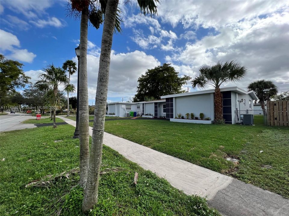 Recently Sold: $420,000 (2 beds, 2 baths, 1302 Square Feet)