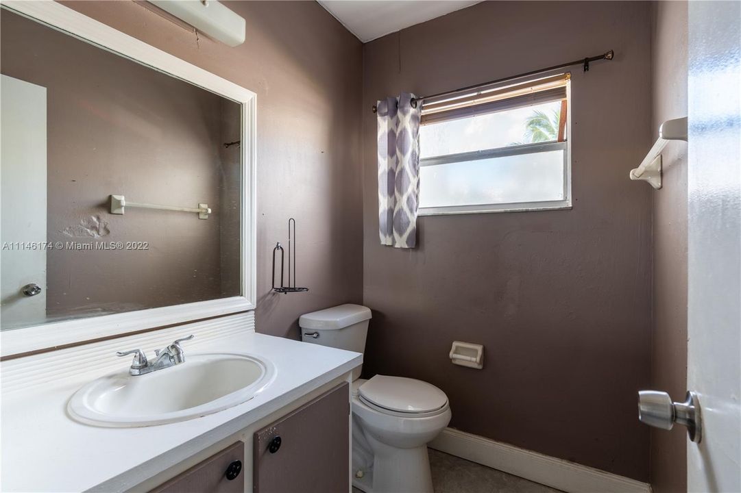 Half/guest bathroom on the 1st floor