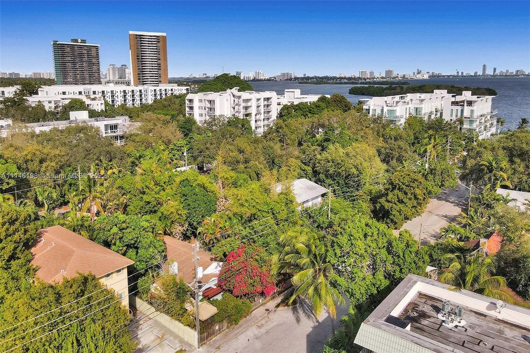 Recently Sold: $1,200,000 (3 beds, 2 baths, 1598 Square Feet)
