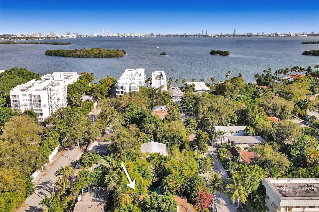 Recently Sold: $1,200,000 (3 beds, 2 baths, 1598 Square Feet)