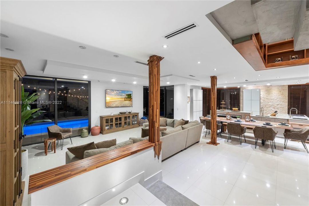 Recently Sold: $6,500,000 (5 beds, 4 baths, 3255 Square Feet)