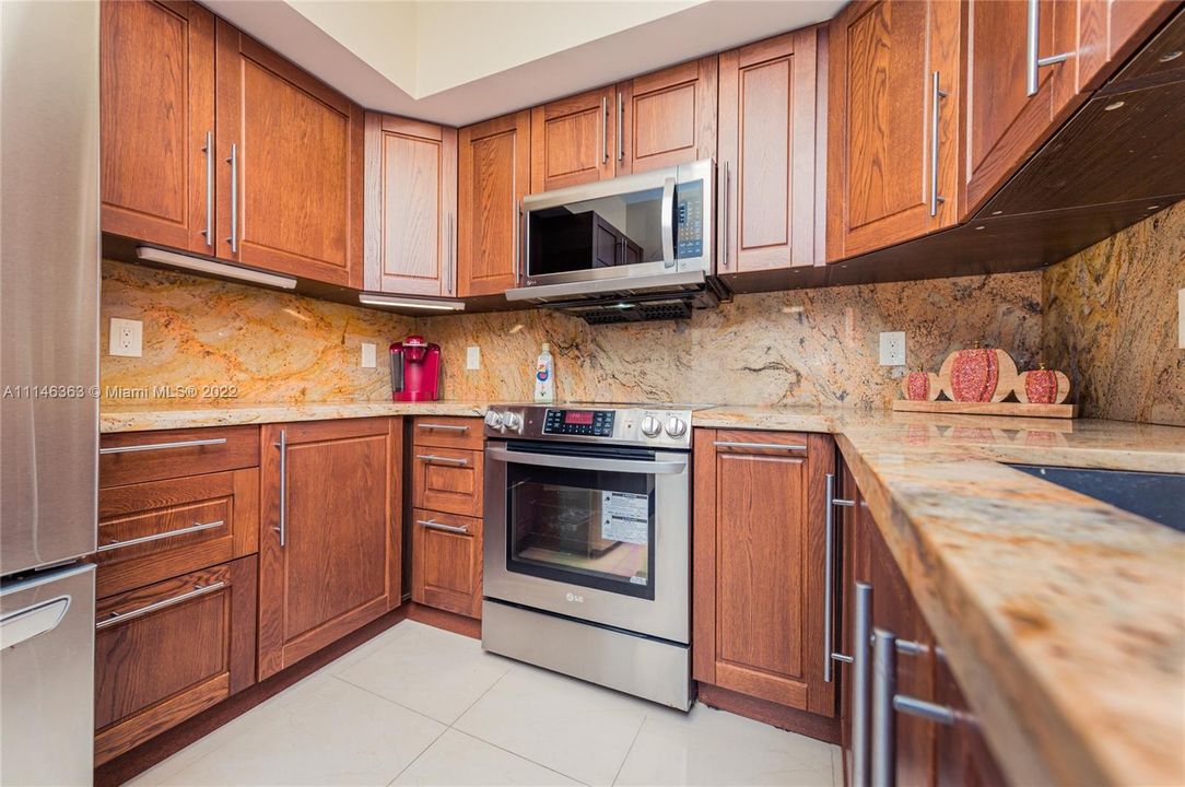 Kitchen/w Granite Countertop and Stainless Steel Appliences