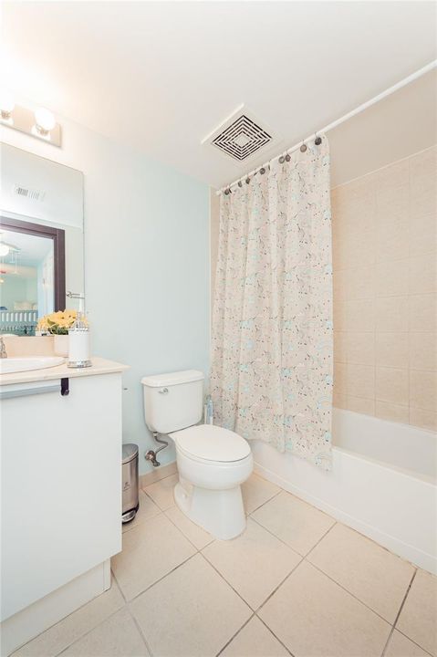 2nd Bathroom with Bathtub/Shower Combination