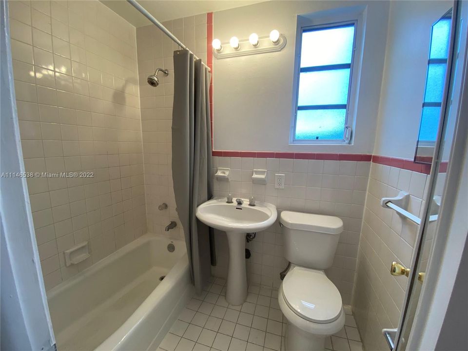 最近售出: $247,000 (2 贝兹, 2 浴室, 790 平方英尺)