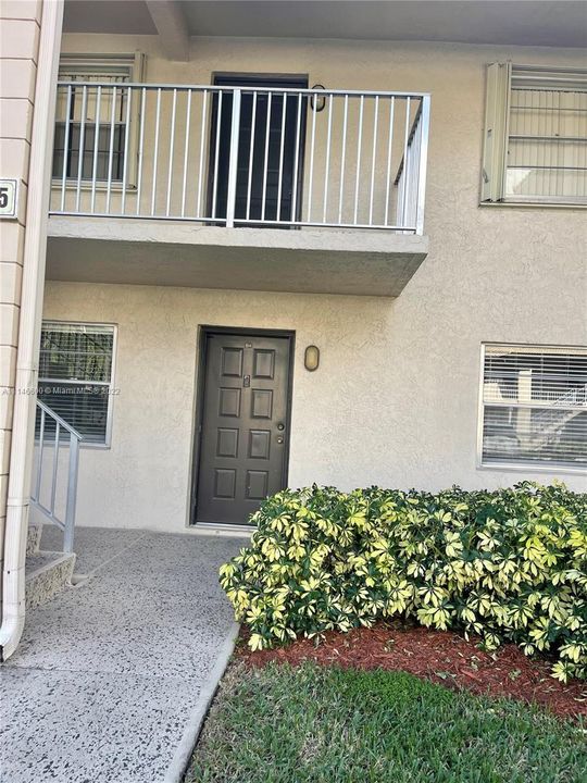 Recently Sold: $225,000 (2 beds, 2 baths, 815 Square Feet)