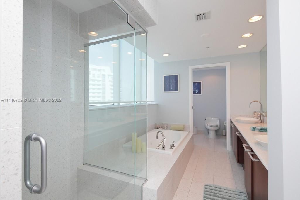 Recently Sold: $1,195,000 (2 beds, 2 baths, 1280 Square Feet)