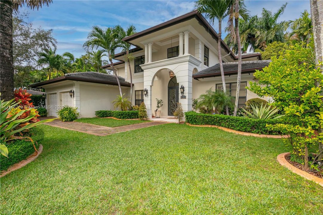 Recently Sold: $2,990,000 (6 beds, 5 baths, 4574 Square Feet)