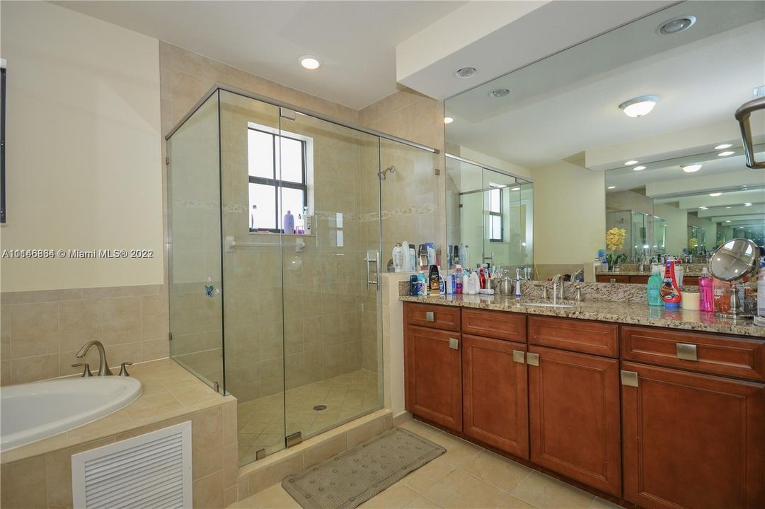 最近售出: $875,000 (4 贝兹, 4 浴室, 3128 平方英尺)