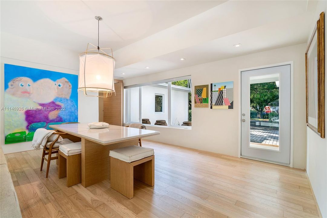 Recently Sold: $2,650,000 (3 beds, 3 baths, 1855 Square Feet)