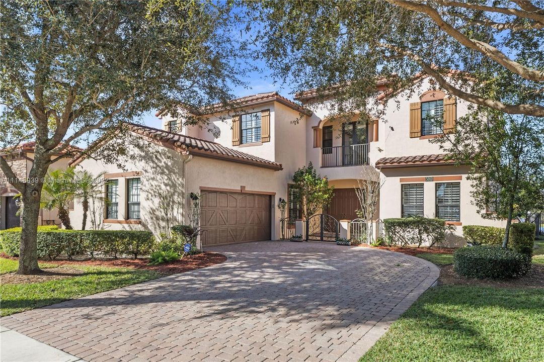 Recently Sold: $1,599,000 (6 beds, 4 baths, 4172 Square Feet)