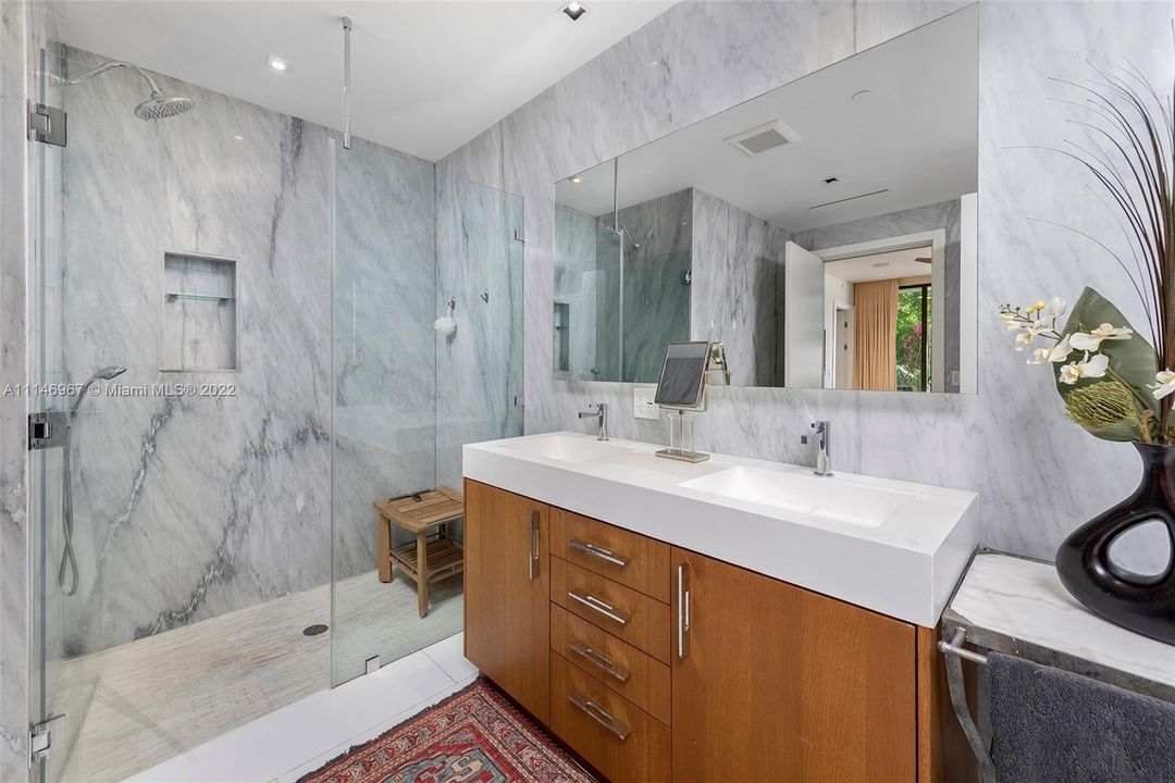 Recently Sold: $3,800,000 (3 beds, 3 baths, 1866 Square Feet)