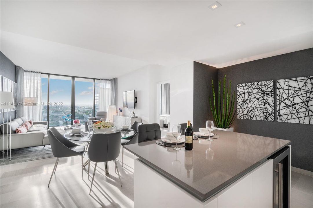 Recently Sold: $1,022,000 (2 beds, 2 baths, 1370 Square Feet)