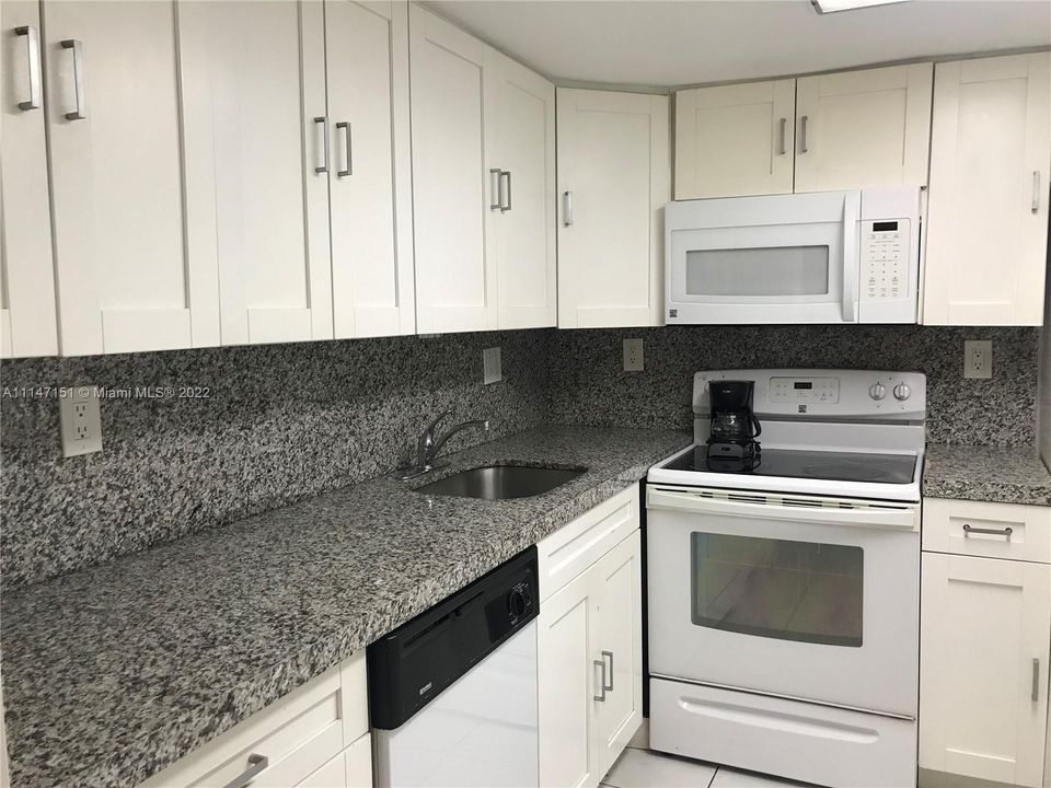 Recently Rented: $1,900 (2 beds, 2 baths, 850 Square Feet)