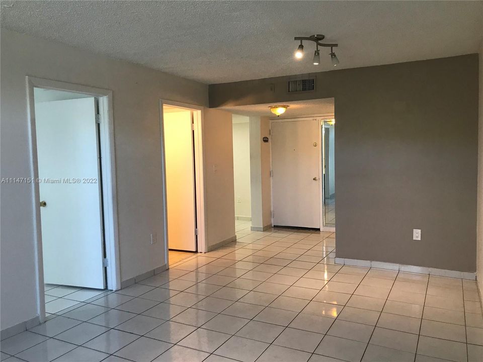 Recently Rented: $1,900 (2 beds, 2 baths, 850 Square Feet)