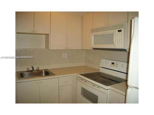 Recently Rented: $1,100 (1 beds, 1 baths, 580 Square Feet)