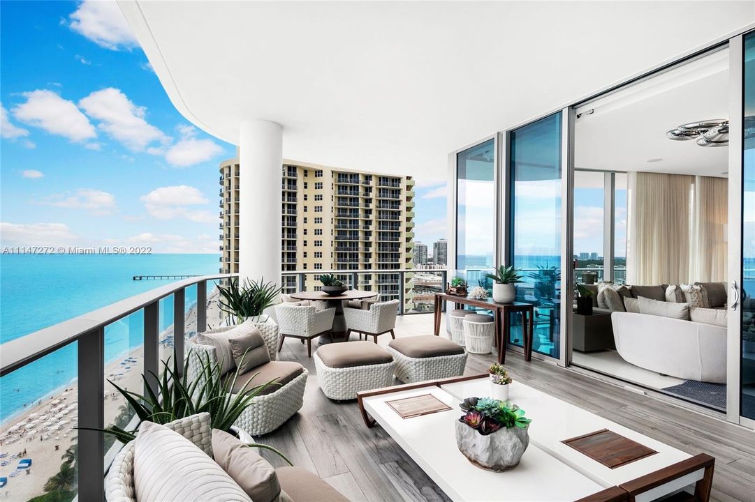 Recently Sold: $5,350,000 (3 beds, 4 baths, 3340 Square Feet)